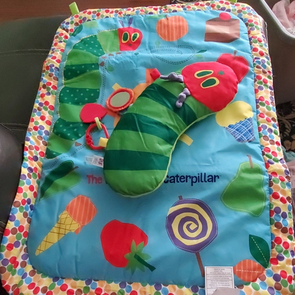 Play mat with pillow